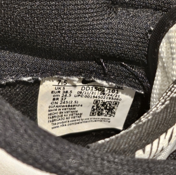 Nike Dunk Panda Low size 7.5 womens - Picture 9 of 9